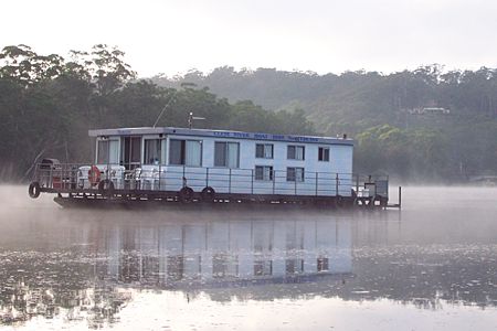Clyde River Houseboats - Find Attractions 1