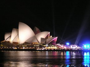 Sydney Opera House - Find Attractions 3