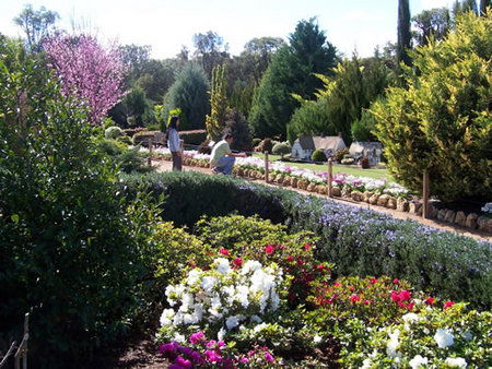 Abingdon Miniature Village - Find Attractions 3