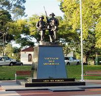 Vietnam War Memorial - Find Attractions