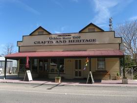 Dolly's Golden Raintree Craft And Heritage Centre - Find Attractions 0