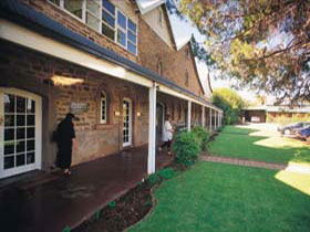 Annies Lane - Find Attractions 0