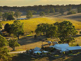 Hutton Vale And Farm Follies - Find Attractions 0