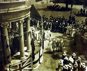 UQ Fryer Library - Find Attractions 0