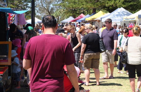 Coolangatta Beachfront Markets - Find Attractions 1