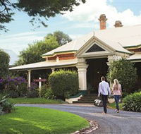 Historical Walk Through Russell Street - Find Attractions