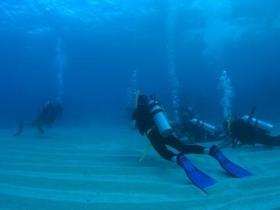 Man And Wife Rocks Dive Site - Find Attractions 0