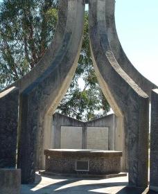 Inverell And District Bicentennial Memorial - Find Attractions 0