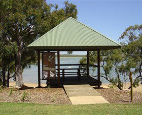 Canoe Point Beach And Parklands - Find Attractions 2