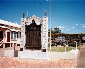 Gayndah War Memorial - Find Attractions 0