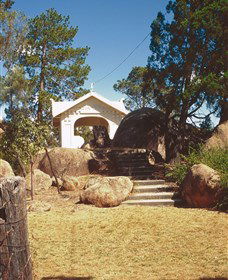 Stanthorpe Soldiers Memorial - Find Attractions 1