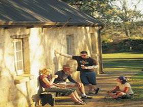 Overland Corner Hotel - Find Attractions 0