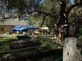 Overland Corner Hotel - Find Attractions 2