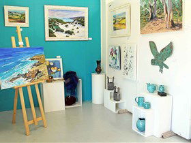 Artworks Gallery - Find Attractions 1