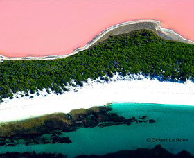 Lake Hillier - Find Attractions 0