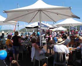 Live Entertainment At Magnetic Island - Find Attractions 2