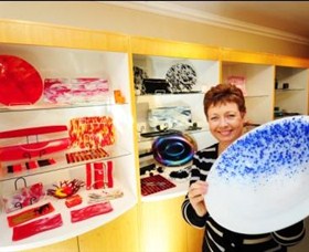 Exclusive Hot Glass Gallery - Find Attractions 0