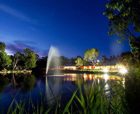 Savannah Visitor Plaza, Taronga Western Plains Zoo Dubbo - Find Attractions 3