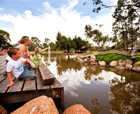 Savannah Visitor Plaza, Taronga Western Plains Zoo Dubbo - Find Attractions 7