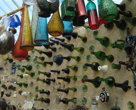 Aladdins Cave Bottlehouse - Find Attractions 1