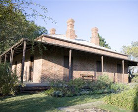 Lake View House - Find Attractions 0