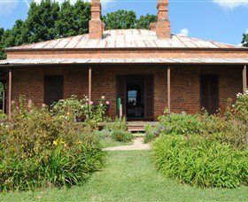 Lake View House - Find Attractions 1