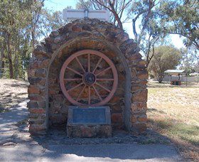 Jindera Pioneer Cairn - Find Attractions 0
