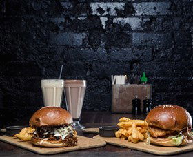 Shorty's Bar - Find Attractions 1