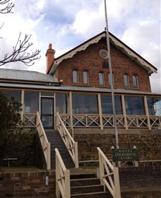 Historic Buildings Walking Tour - Find Attractions 0