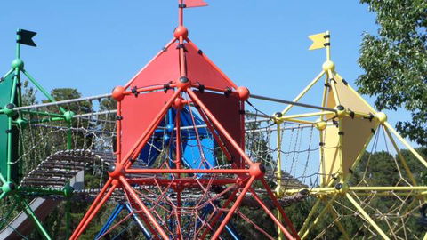 Fadden Pines Playground - Find Attractions 3