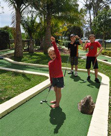 Hunter Valley Aqua Golf And Putt Putt - Find Attractions 0