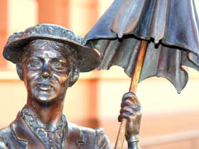 Mary Poppins Statue Maryborough