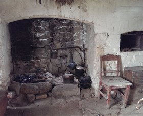 The Early Settlers Hut - Find Attractions 3