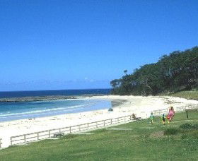 Mollymook Beach - Find Attractions 2