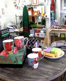 The Famous Tinonee Cafe And Gift Shop - Find Attractions 0