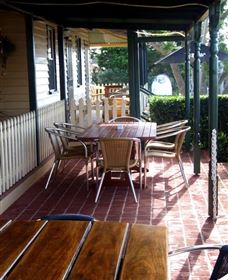 The Famous Tinonee Cafe And Gift Shop - Find Attractions 2