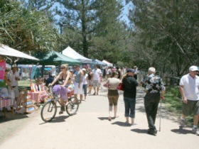 Burleigh Art And Craft Markets - Find Attractions 2