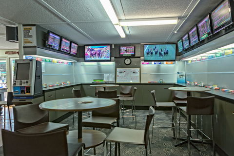 Lake Conjola Bowling Club - Find Attractions 4