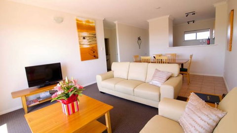 Margarets Beach Resort - Find Attractions 3
