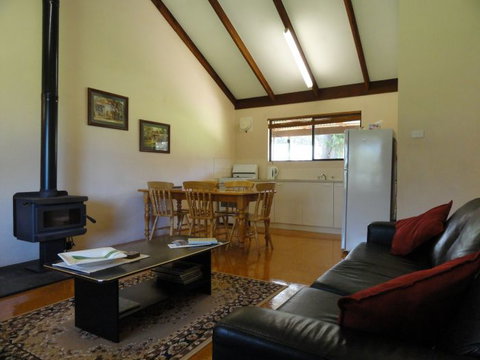 Tinglewood Cabins - Find Attractions 1