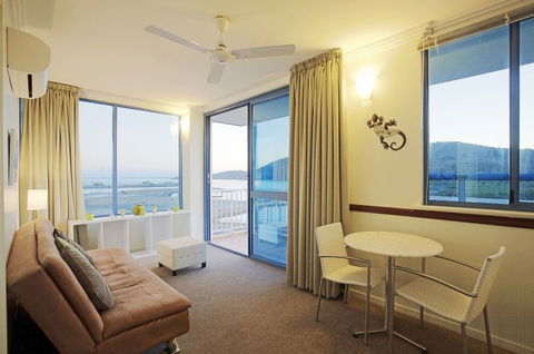 At Whitsunday Vista Resort - Find Attractions 1