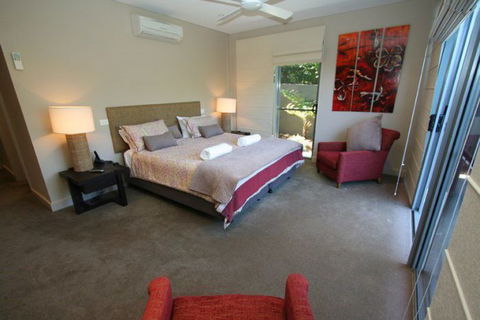 Beach House One @ Vue - Find Attractions 3