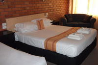 Hilldrop Motor Inn