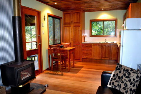 Waterfall Hideout-Rainforest Cabin For Couples - Find Attractions 3