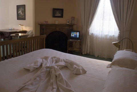Imperial Fine Accommodation - Find Attractions 0