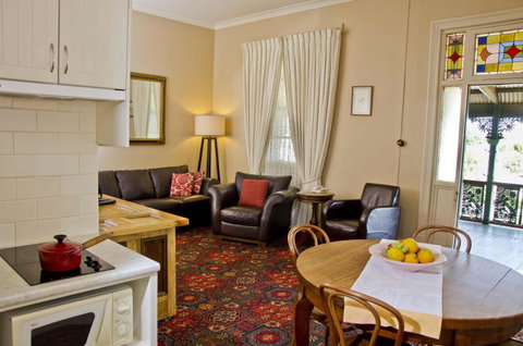 Imperial Fine Accommodation - Find Attractions 3