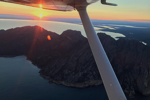 Freycinet Peninsula Or Wineglass Bay Scenic Flight - Find Attractions 1