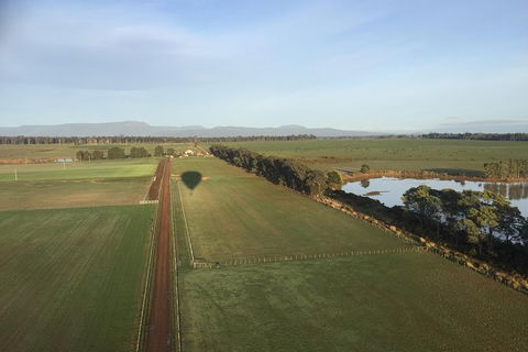 Hot Air Balloon Tasmania - Find Attractions 11