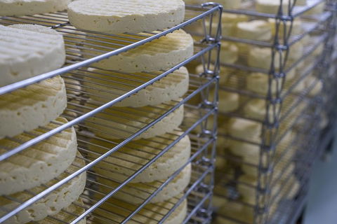 A Sommelier Guided Tour: Thursday Afternoon Wine Gin Cheese & Cocktails - Find Attractions 14