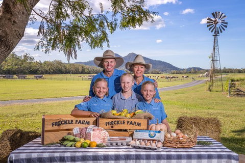 Mackay Aussie Farm & Drinks Tour - Find Attractions 0